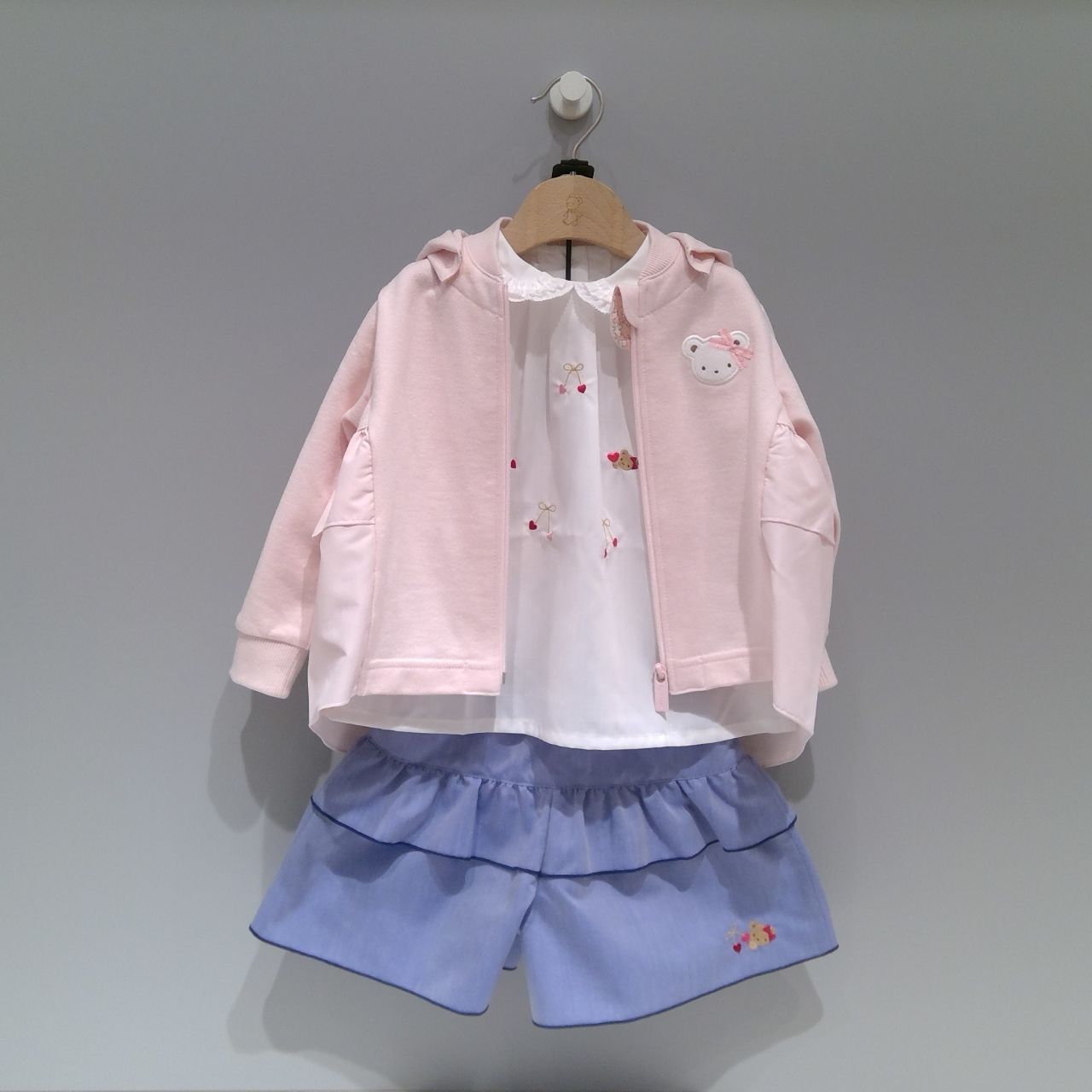 ファミリアのセットアップ 345531_01.jpg?v=1727769005&