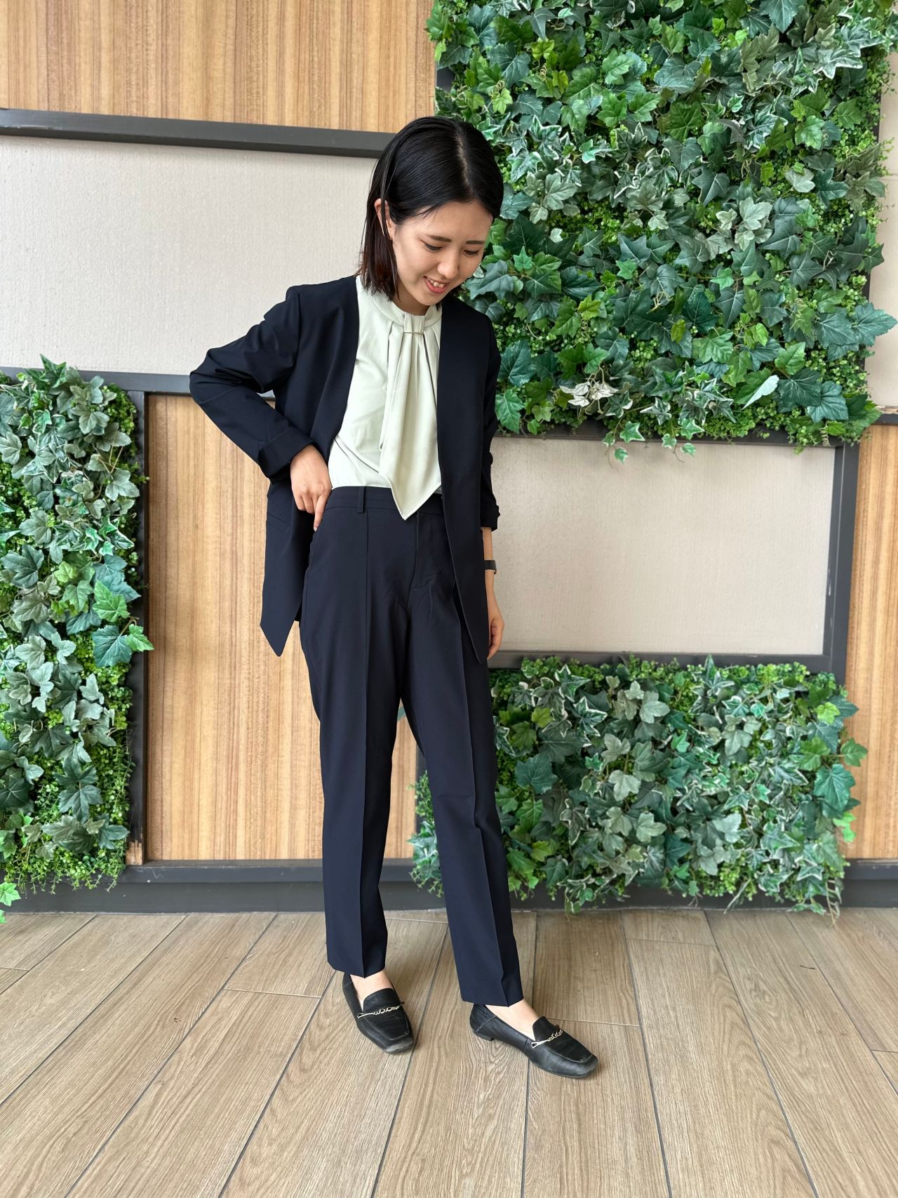 セオリー エムプルミエ　サマーパンツスーツ　カラーレスジャケット　麻混　ブルー紺 ♡PERFORMANCE SUIT for LADIES♡｜SUIT SQUARE SUIT SQUARE