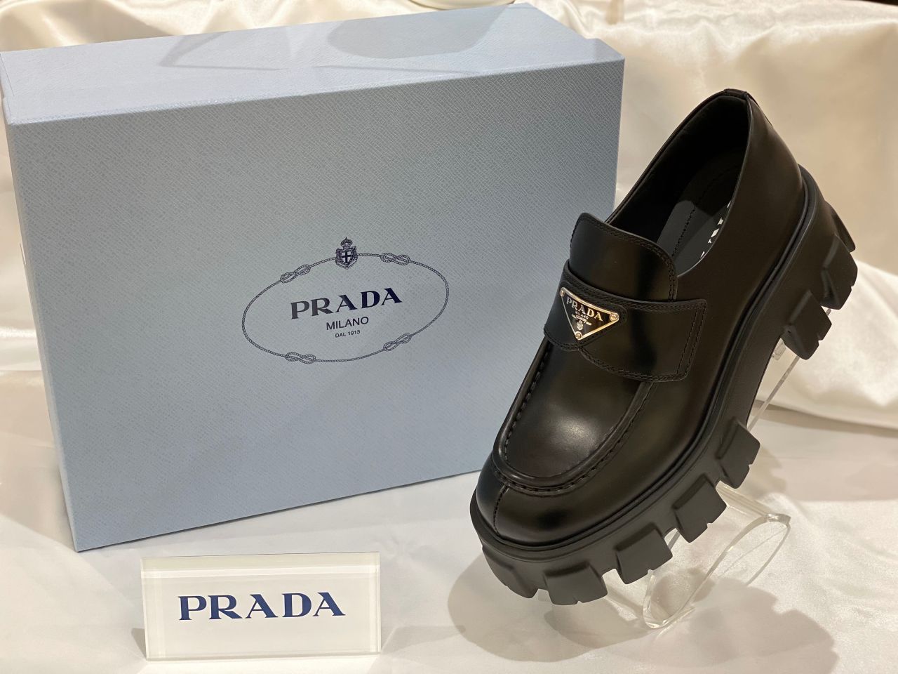 PRADA プラダ　 ローファー ☆関税込☆PRADA☆ブラッシュドレザー ローファー レディース