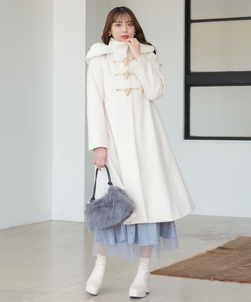 冬にオススメ！フェミニンムードたっぷりな大人可愛いダッフルコートの
