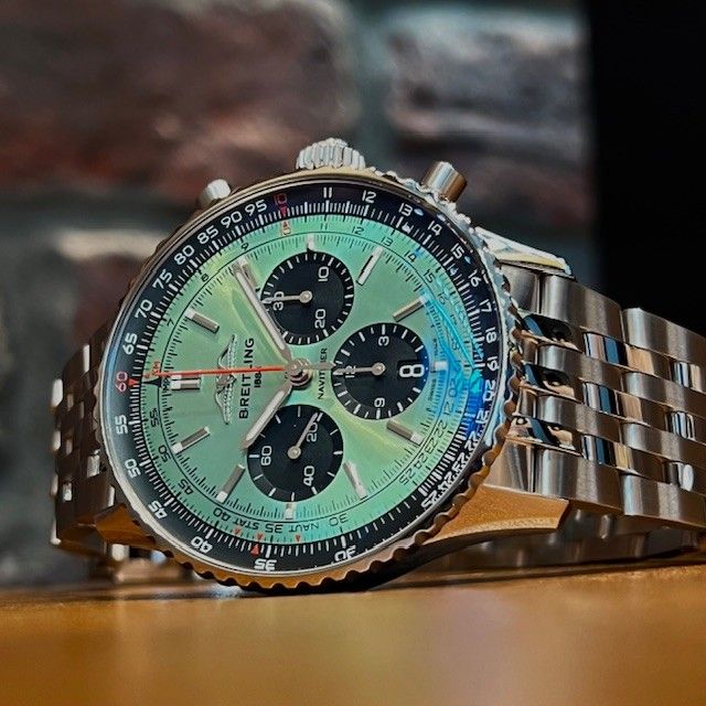 優しいミントグリーンのナビタイマー ブ | 岡山拠点のトミヤ