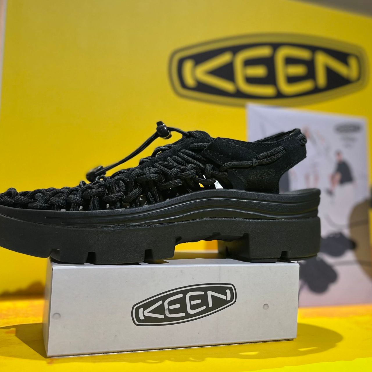 KEENのユニーク×厚底