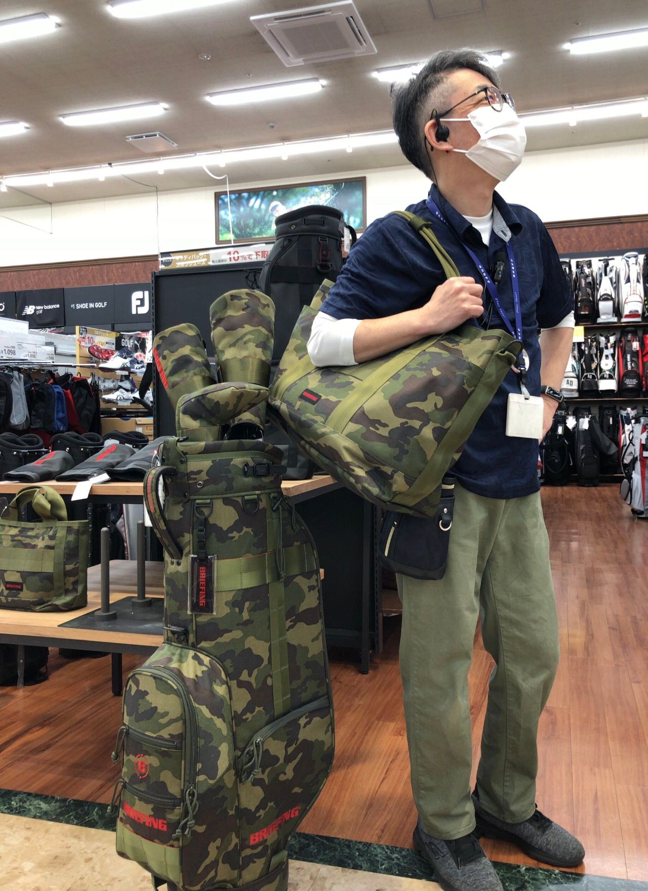 ブリーフィング　迷彩ゴルフバッグ 話題の人気 briefing 美品 ブリーフィング 迷彩 キャディバッグ