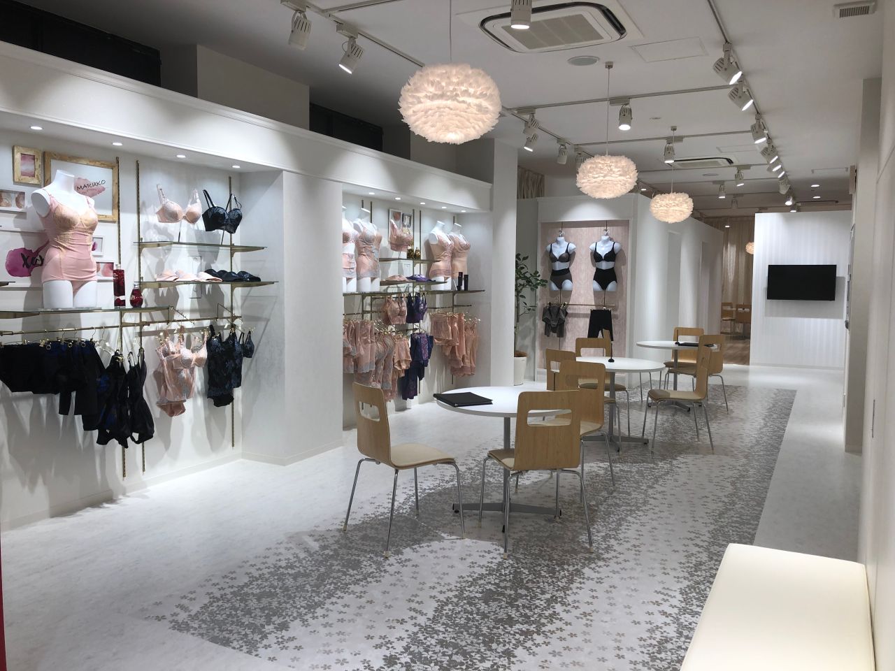 店内の様子 Part.1 | 代々木店 | メイキングランジェリー・補整