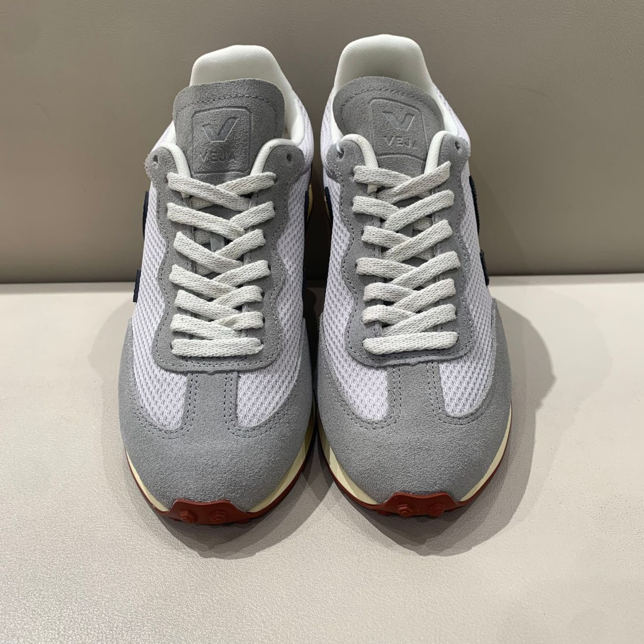 【新品】VEJA スニーカー VEJA】大人気のスニーカーに新色登場！ | GINZA WASHINGTON 銀座本店