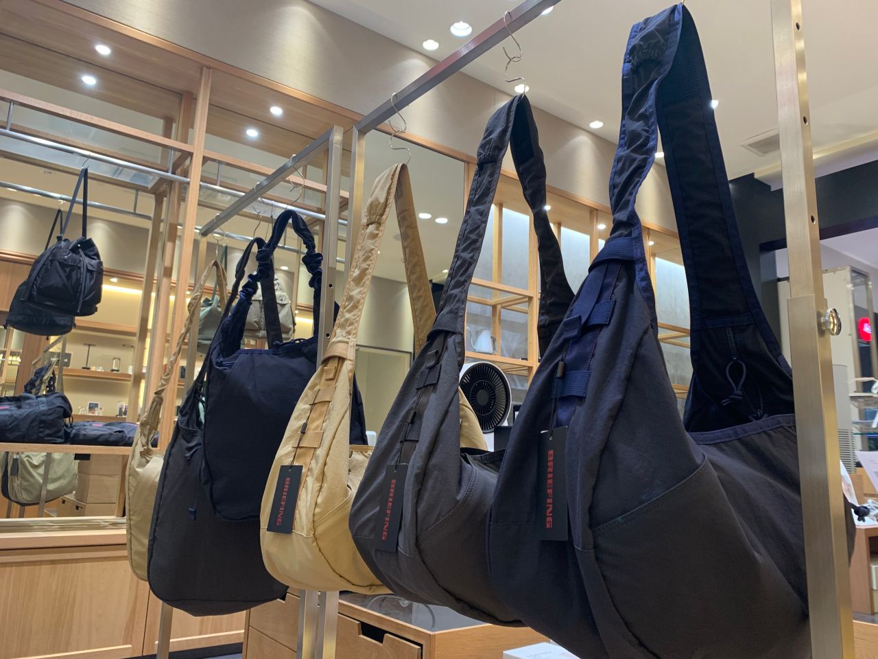 gloさん専用【新品超美品】BRIEFING メッセンジャーバッグ コヨーテ色