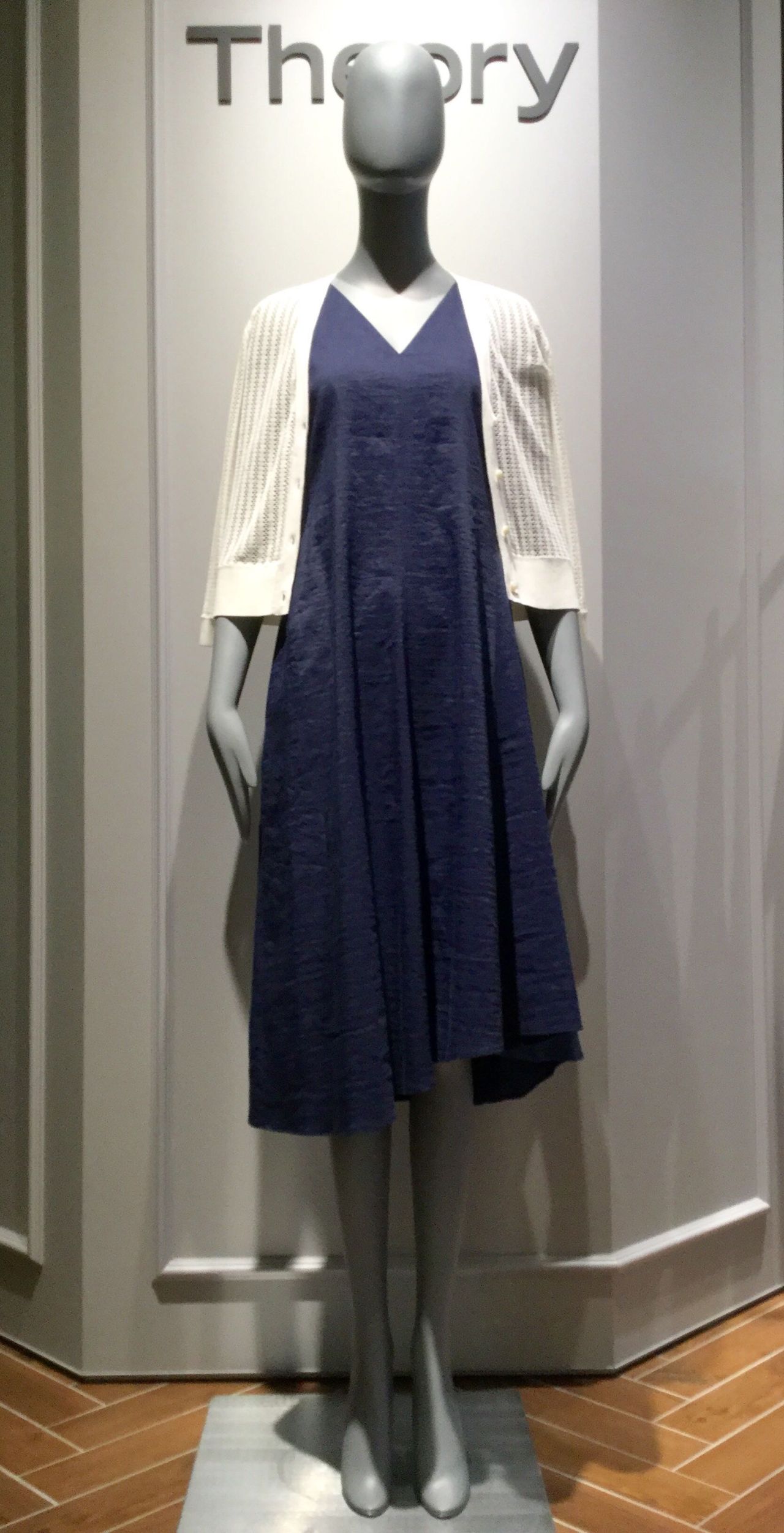 ブルーワンピ 白カーデ 3 3型 東急プラザ銀座店 Theory セオリー ショップブログ
