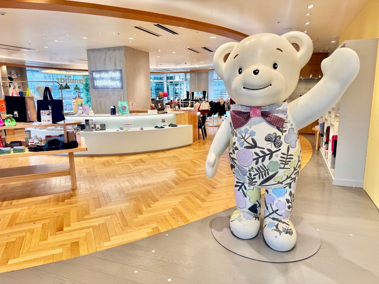 クマちゃんとテリアの総柄ポーチが新登場！｜ファミリア代官山店の公式