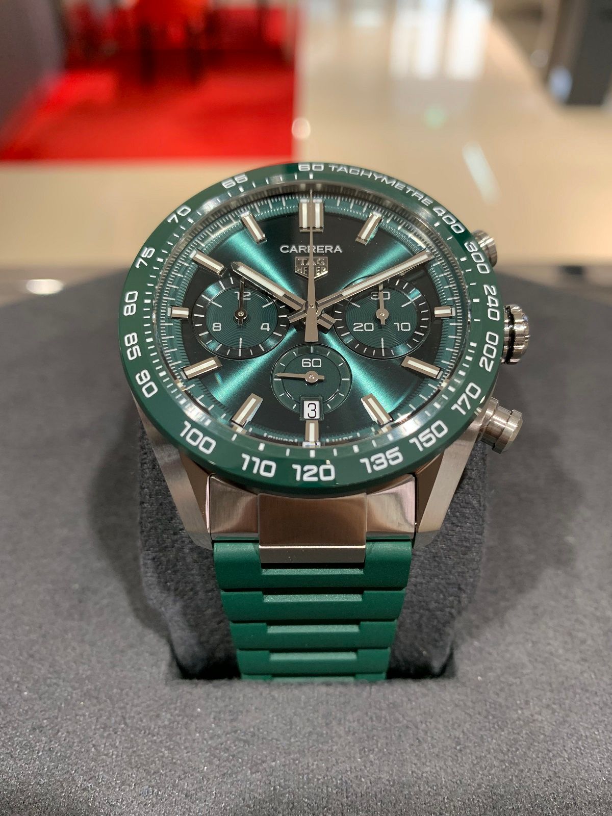 スポーティーなカレラクロノグラフグリ | 岡山拠点のトミヤ