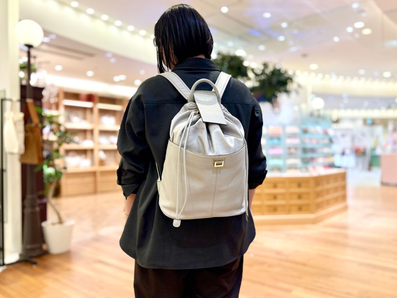 ATAO グレー リュック グレーのリュックがかわいいと大人気！色のイメージやおすすめの理由