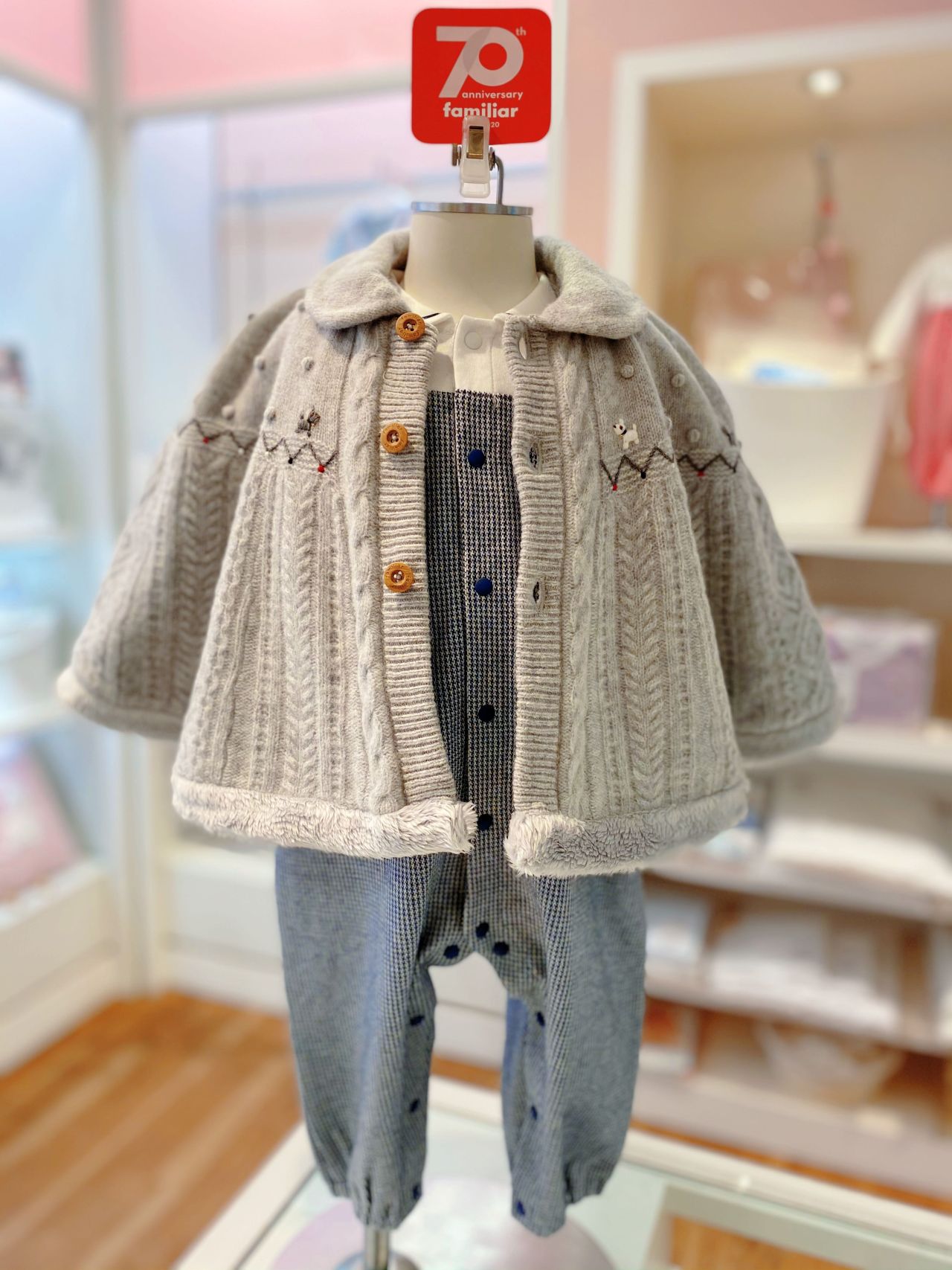 ケープとの相性も抜群です！｜ファミリア博多阪急ファミリアショップの