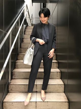 新品未使用THE SUIT COMPANYスーツ 3点セット　サイズ38 THE SUIT COMPANY - スーツ 3点セット THE SUIT COMPANY サイズ