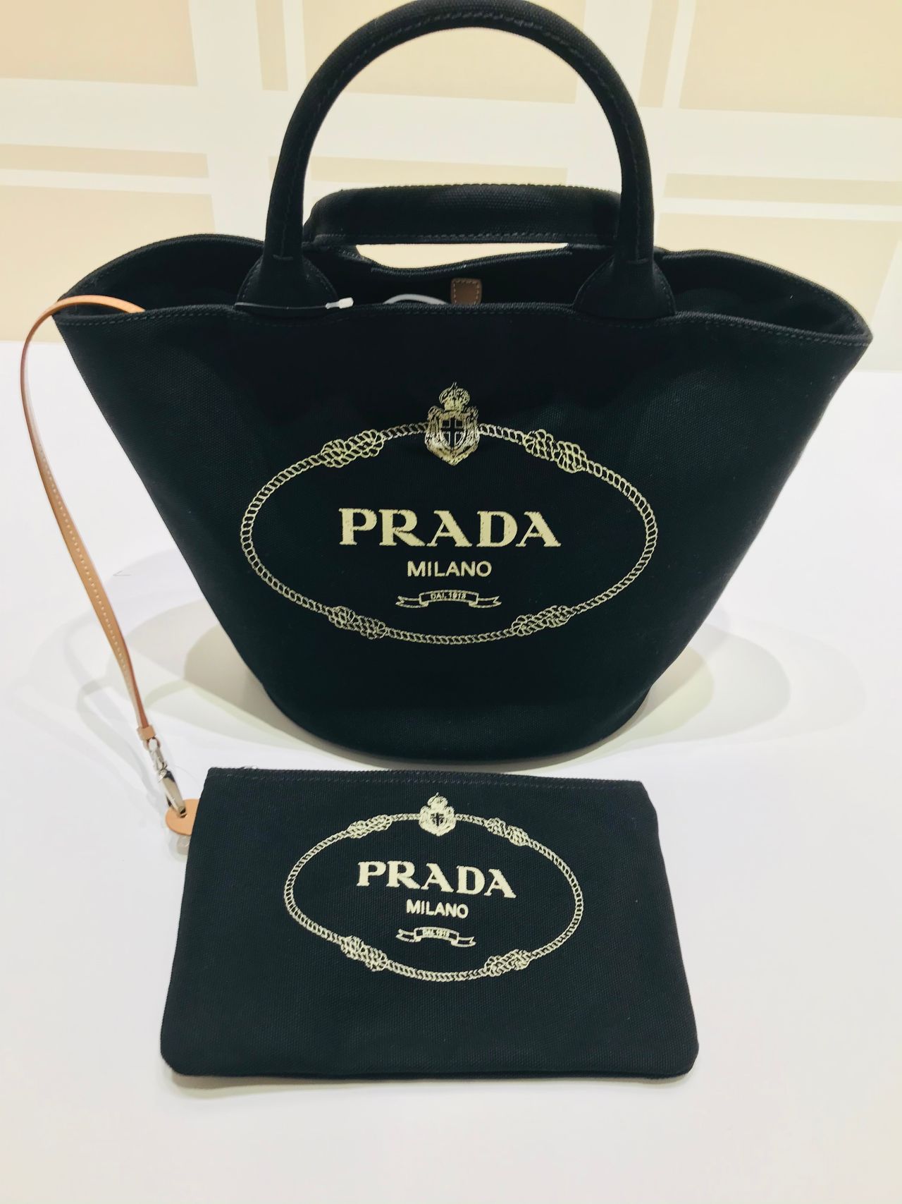 PRADA(プラダ) カナパが入荷しました♪ | イオンモール浦和美園 PRADA(プラダ) カナパが入荷しました♪ | イオンモール浦和美園