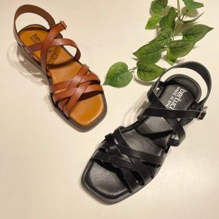 bertuchi ストラップスクエアサンダル|銀座ワシントン 公式サイト