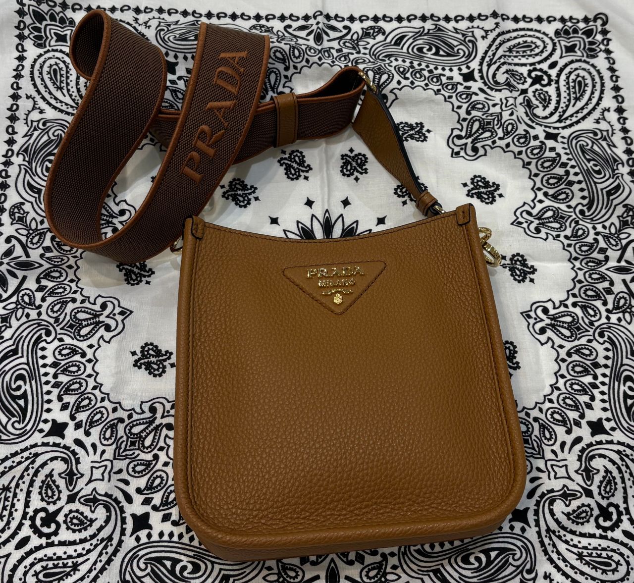 美品☆プラダ☆ベージュ☆無地☆国内正規品☆アイボリー☆358 PRADA】プラダショルダーバッグ | りんくうシークル店