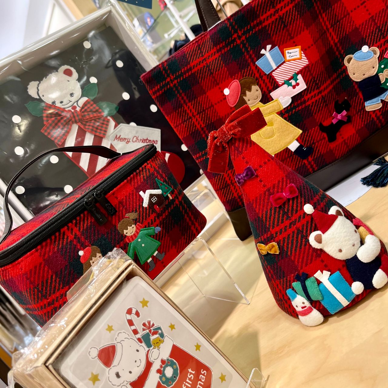 ファミリア　クリスマス　限定ポーチ 正規品 ファミリア クリスマスコレクション ポーチ ピンク ファミ