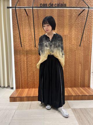 pas de calais パドカレ にじみクチナシプリントブラウス pas de calais - pas de calais パドカレ にじみクチナシ