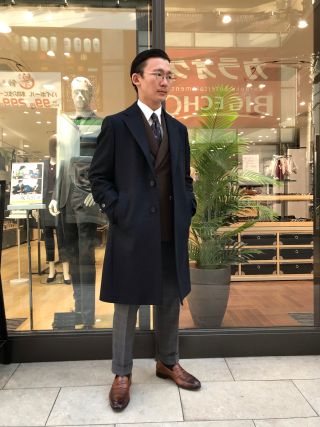 クラシカルなムードが漂うANGELICOのチェスターコート！｜THE