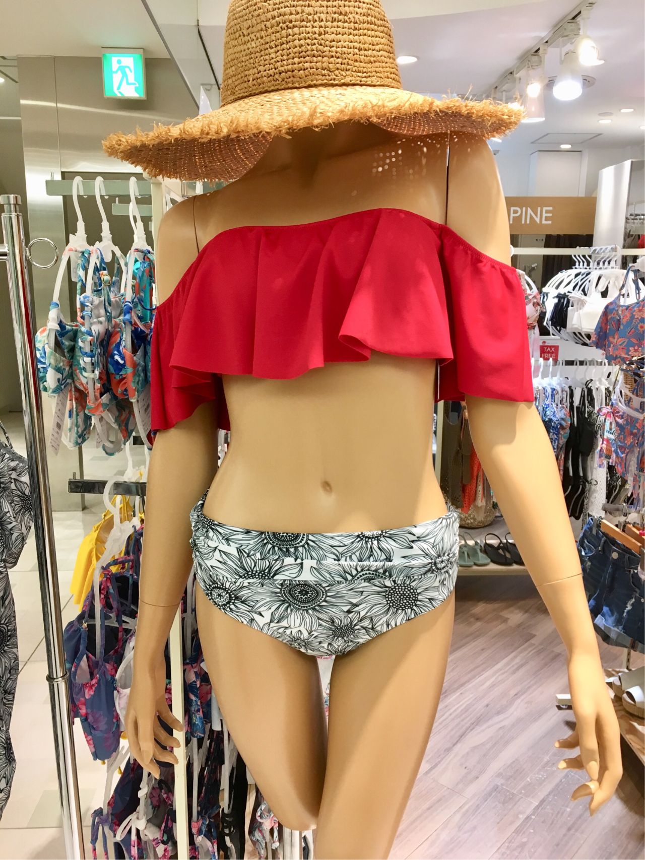 ピークアンドパイン オフショル 水着 夏カラーが眩しいオフショル水着が登場！ | ルミネエスト新宿店