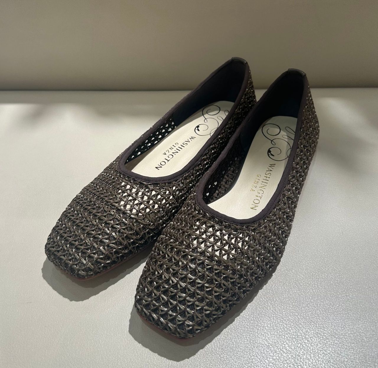 銀座Washington メッシュフラットシューズ 伸縮 黒×銀ラメ 新品 銀座Washington メッシュフラットシューズ 伸縮 黒×銀ラメ 新品
