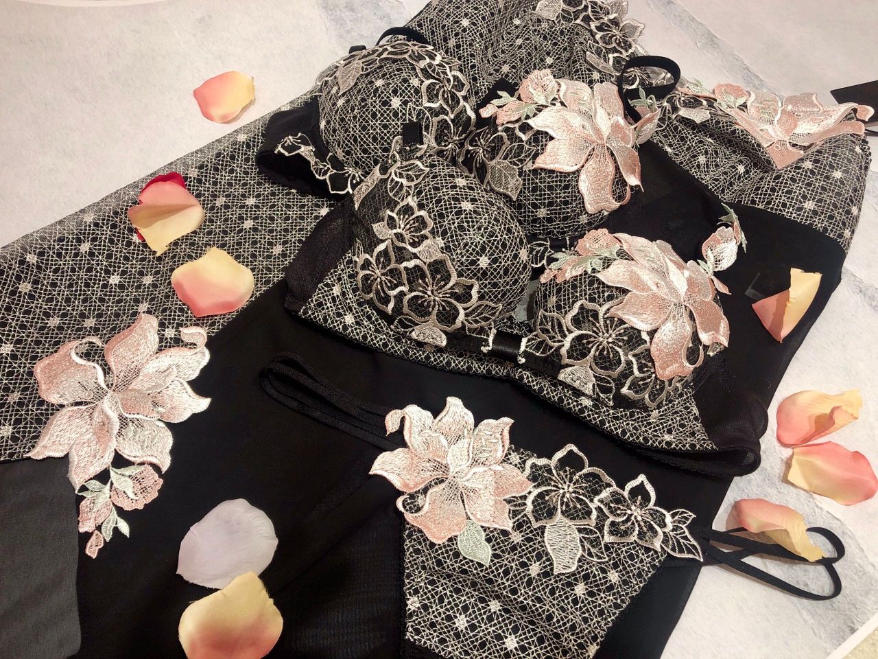 サルート07グループ♡追加カラー入荷♡ | ルミネ有楽町店 | 下着の専門 サルート07グループ♡追加カラー入荷♡ | ルミネ有楽町店 | 下着の専門