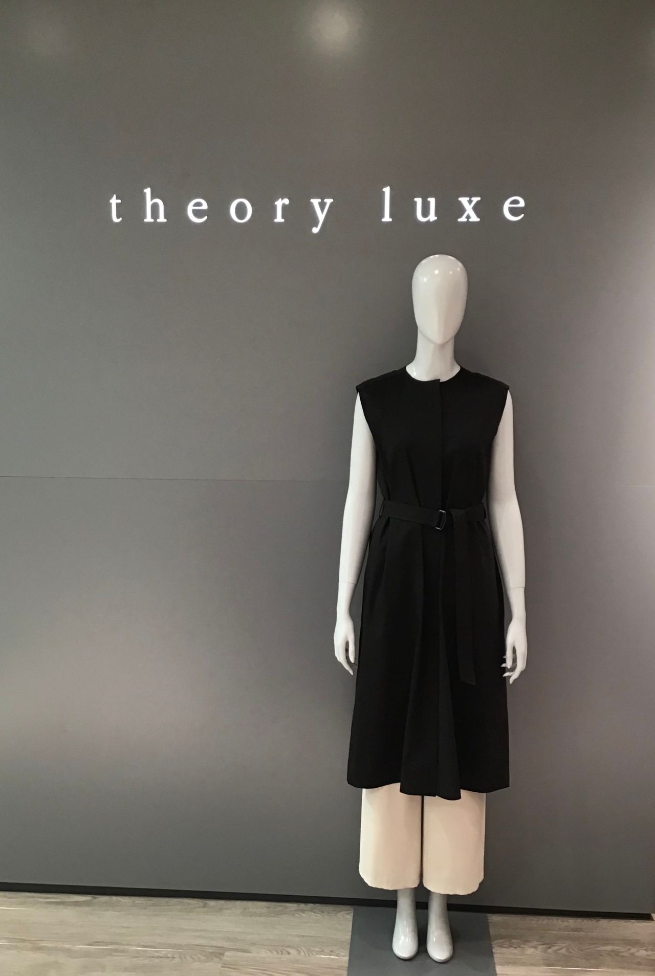 Flowシリーズ ワイドパンツのご紹介 鹿児島山形屋店 Theory Luxe セオリーリュクス ショップブログ