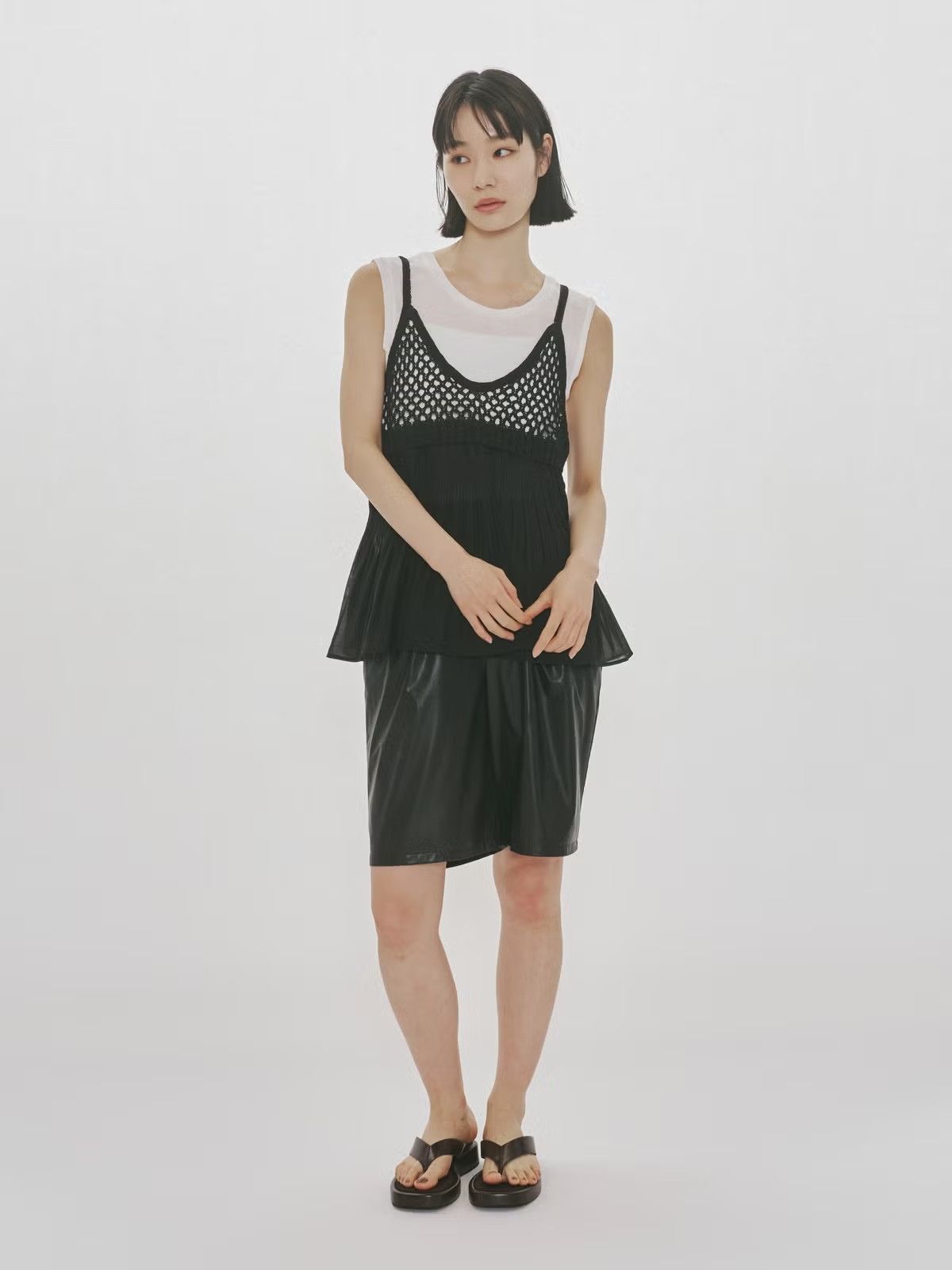 MIDIUMISOLID for Ladies シンセティックレザーショートパンツ[A