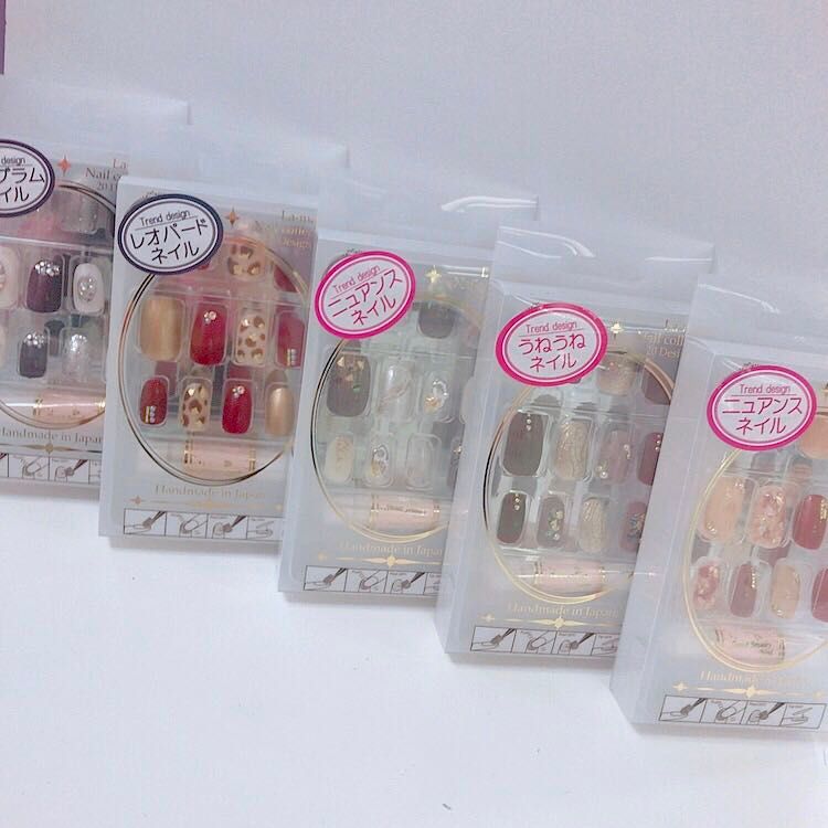 成人式や卒業式にぴったりなネイルチップのご紹介です 本店 服飾館1階aフロア 化粧雑貨 生地 手芸用品 のオカダヤ Okadaya 公式ショップブログ
