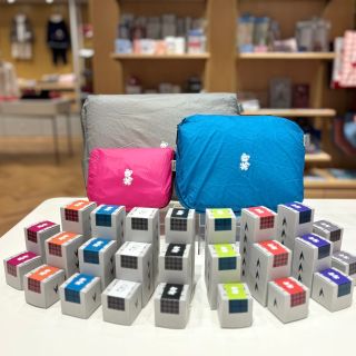 ファミリア × TO&FRO コラボポーチ　M 渋谷スクランブルスクエア ファミリア】の新コラボは大人向けのポーチやサブバッグも！ | VERY
