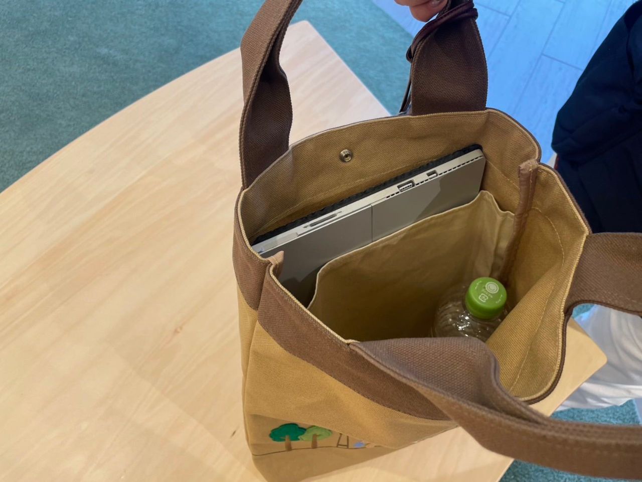 広尾限定】ベージュのバッグとチャームが新登場！｜ファミリア代官山店