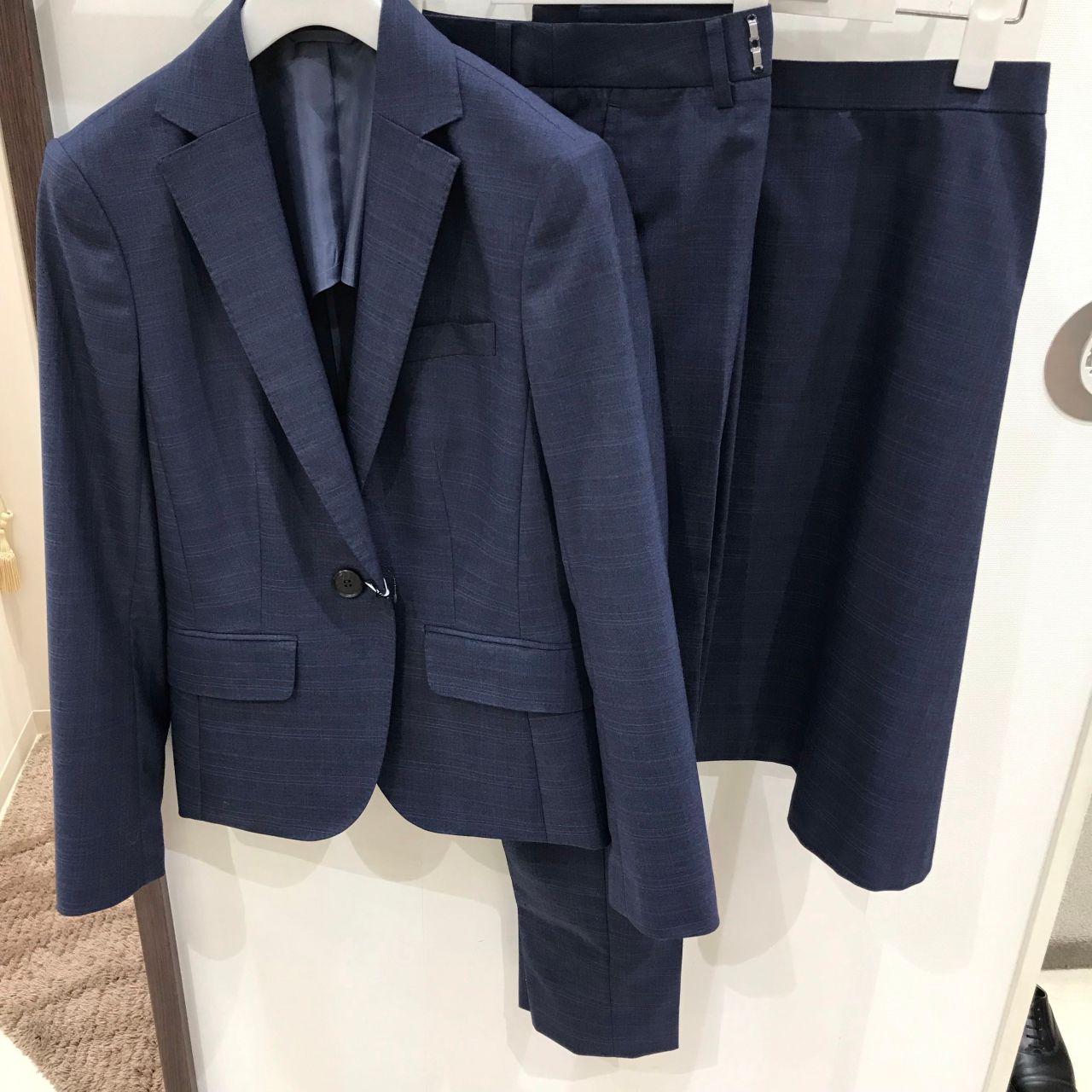 美品✨THE SUIT COMPANY スーツ　3点　Ｍ　背抜き　グレー WEB限定/OUTLET】【CLASSICO TAPERED】【春夏】3釦段返り