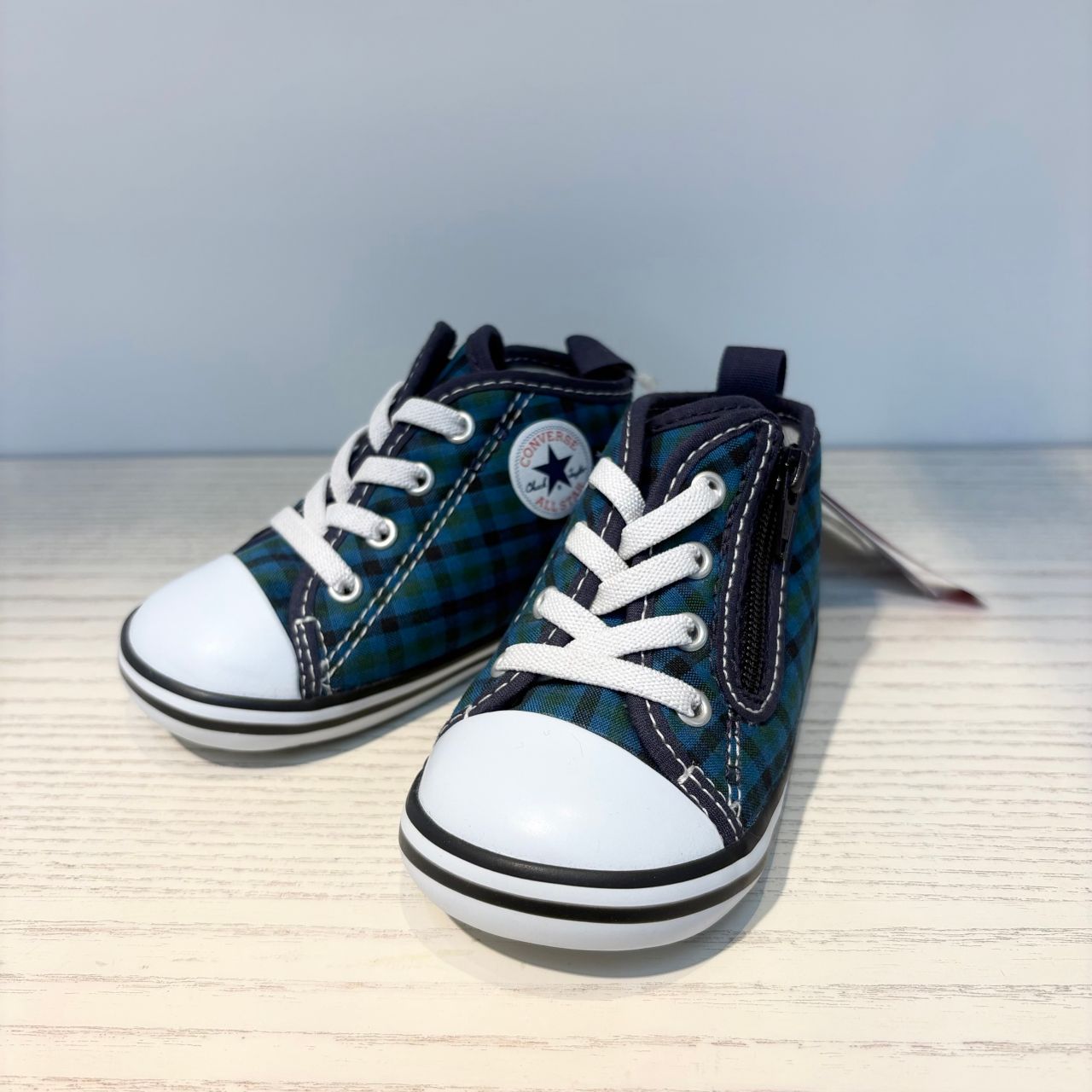 新品 CONVERSE ファミリア コラボ スニーカー24.5センチ 足元から可愛らしく♡】CONVERSEコラボスニーカー｜ファミリア新潟