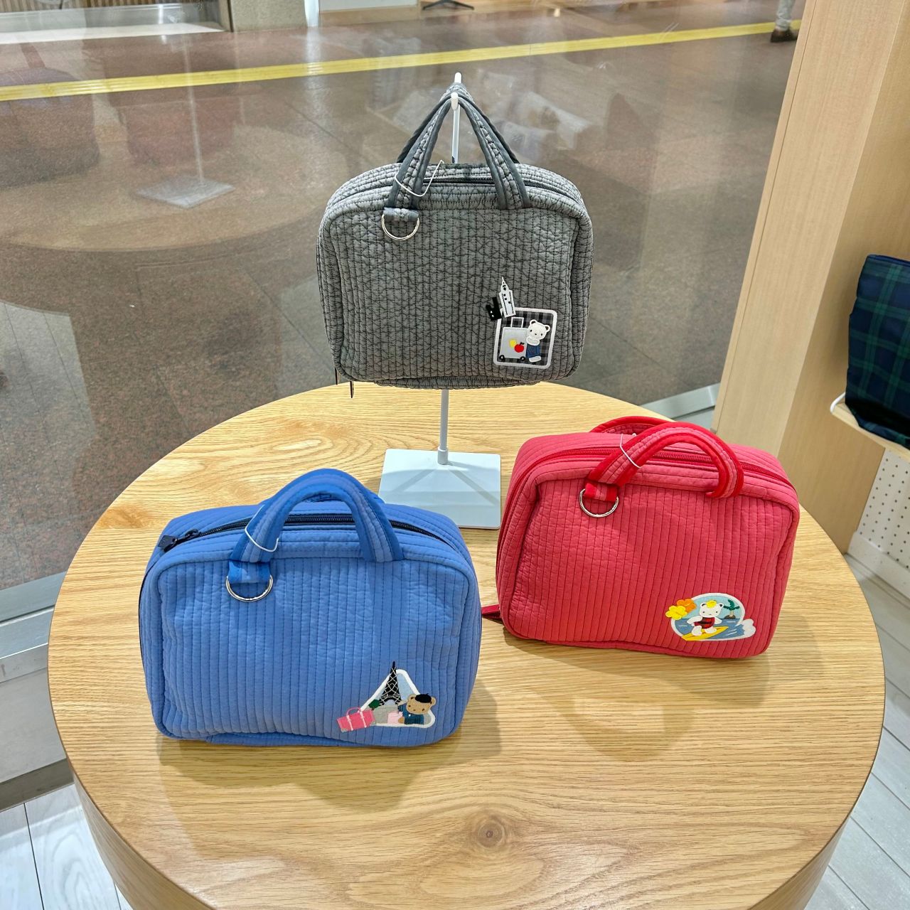 pionunnalのバッグを持って夏の旅行に行きましょう✨｜ファミリア