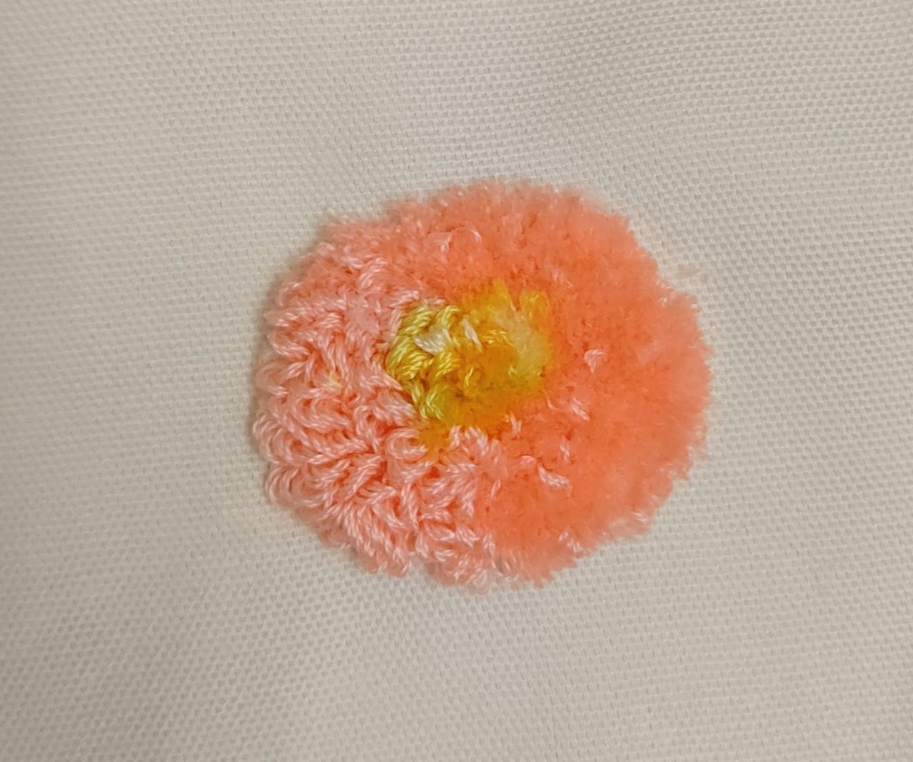 パンチニードルでブローチ作ってみました☆② 本店[服飾館5階A･Bフロア]毛糸･手芸材料 生地、手芸用品のオカダヤ(okadaya