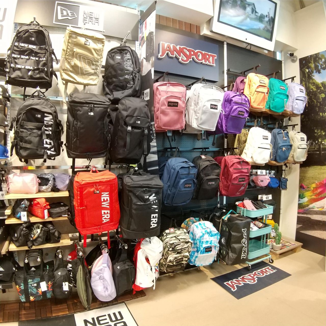 バックパック デイパックお探しならムラスポ池袋店におまかせ下さい 通勤通学 普段使いや旅行用等 リュックサック取り揃えております ノースフェイス クローム ニューエラ ジャンスポ ロキシー等々人気ブランド多数 Ride Life Magazine ムラサキ