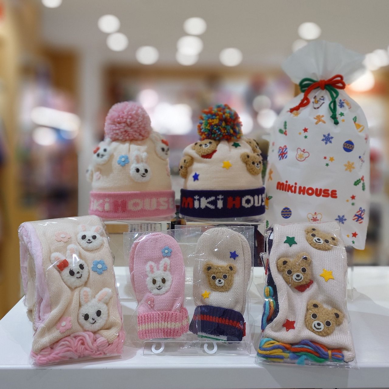 プッチー・うさこと冬のお出かけ♪｜ミキハウスミキハウス 博多大丸店