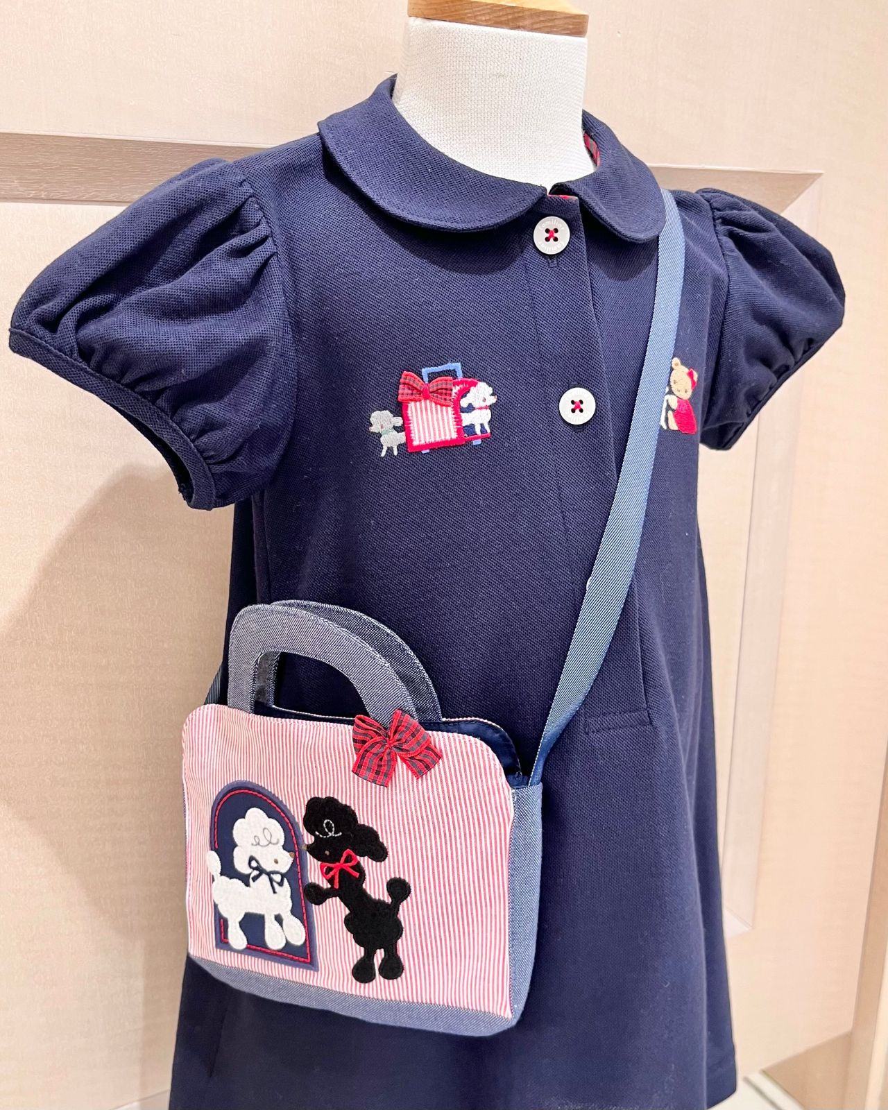 【美品】ファミリア 姉妹  おそろい ワンピース テリア ポシェット柄 美品】ファミリア 姉妹 おそろい ワンピース テリア ポシェット