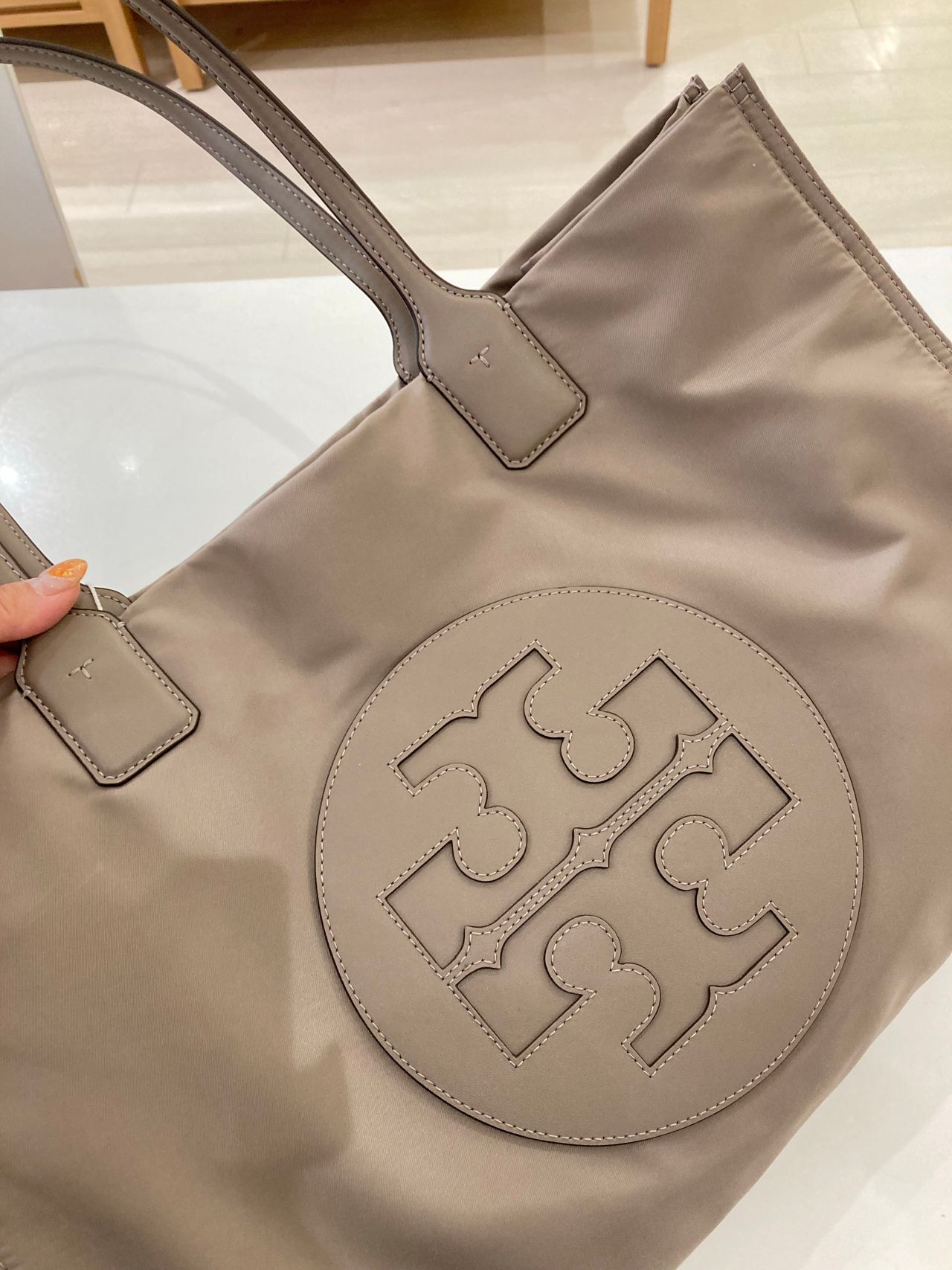【完売必至】トリーバーチ 通勤も休日も♪上品度上がるフラット トリーバーチ定番トートバッグ！！ | リーフウォーク稲沢店