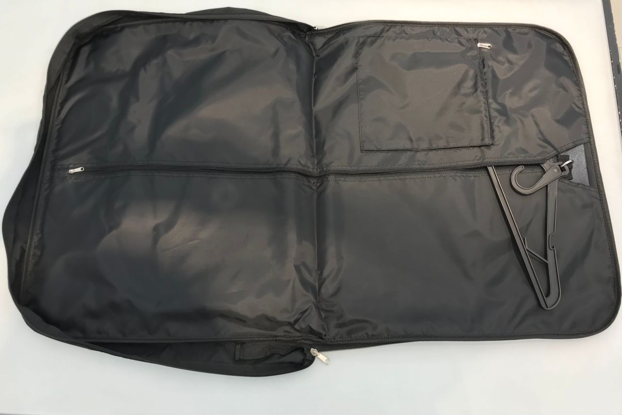 未使用TUMI ガーメント・バッグ・トライフォールド・キャリーオン 黒