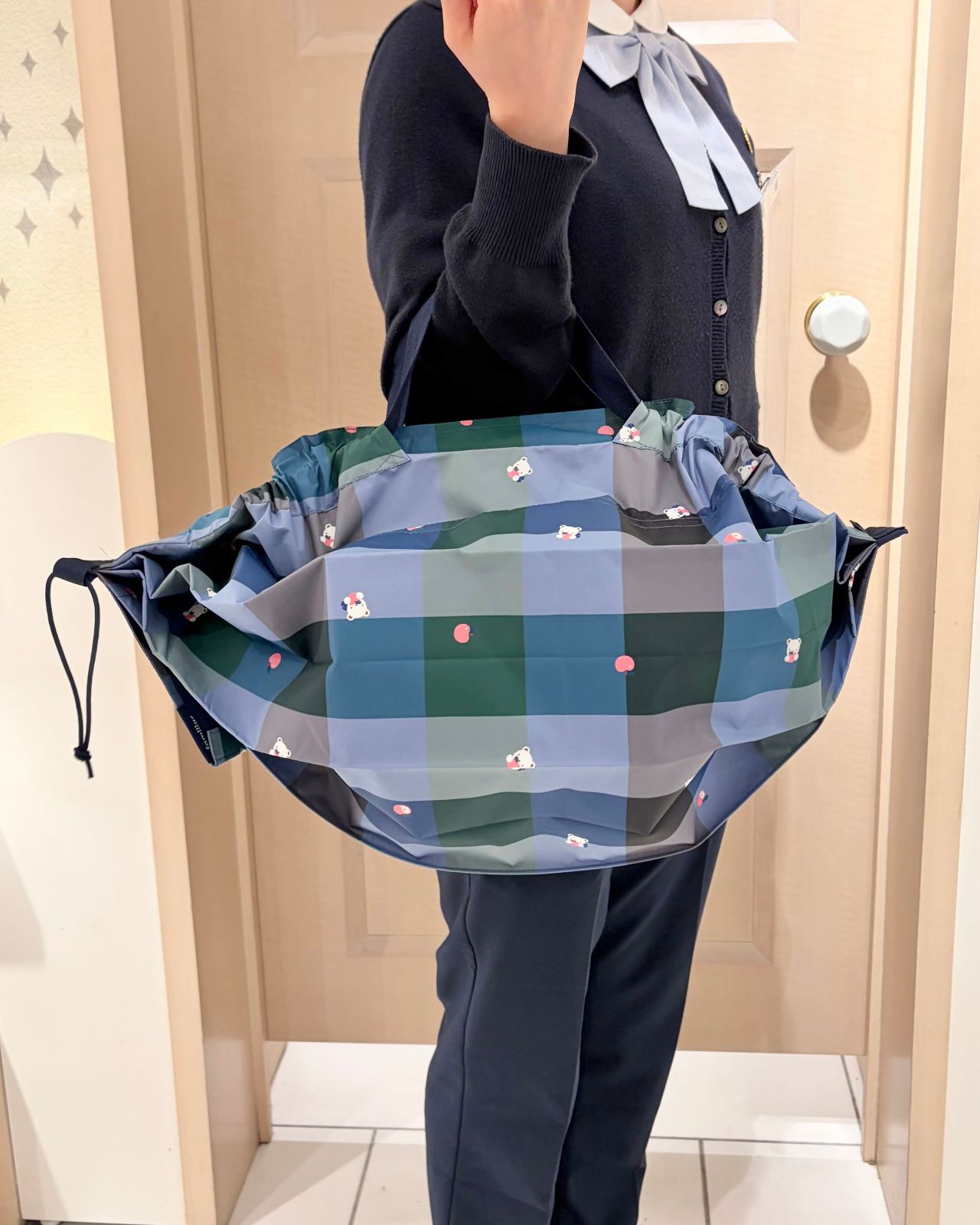 familiar【新品】✨ 【保冷バッグ】Shupatto エコバッグ 大容量✨ ☆新色登場☆保冷エコバッグ〈Shupatto〉！｜ファミリア伊勢丹新宿店