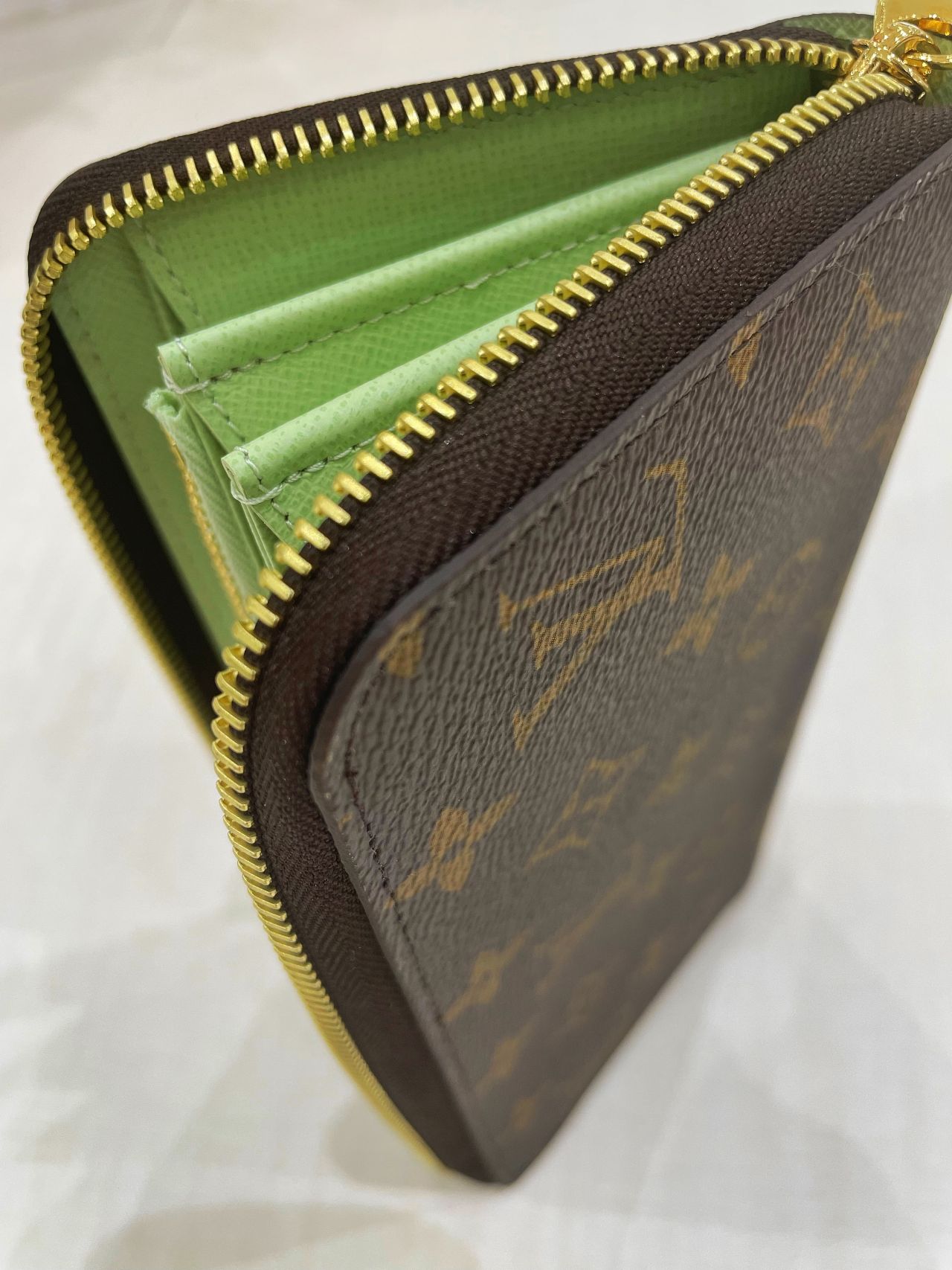 LOUIS VUITTON(ルイヴィトン) 日本限定！超レアな抹茶カラー入荷 