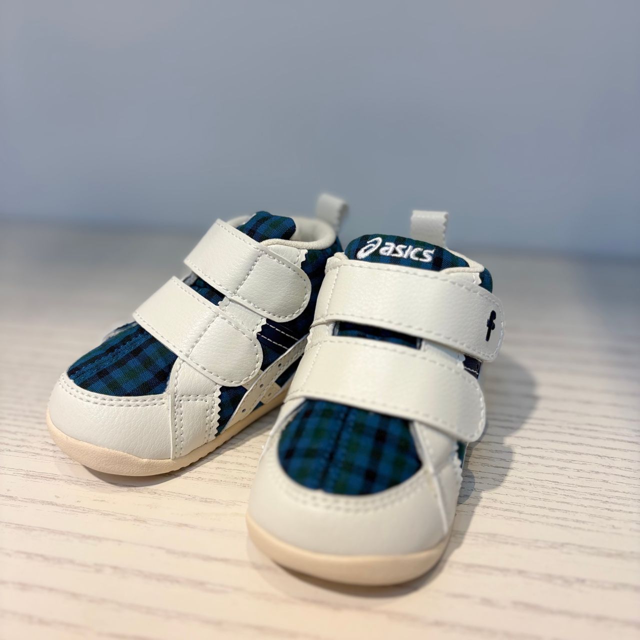 ファミリア×アシックス　スニーカー 足元から可愛らしく♡】アシックスコラボスニーカー｜ファミリア新潟