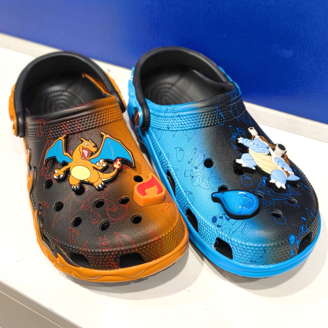 限定コラボ★クロックス ポケモン バーサス クロッグ 左右非対称 crocs Pokemon Versus Clog MULTI（クロックス ポケモン