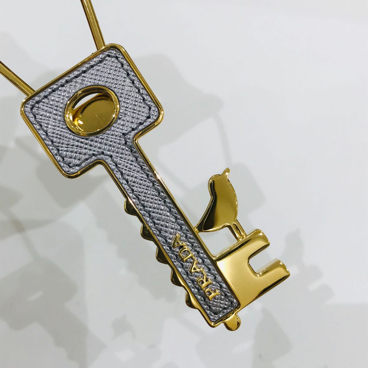 とっても可愛いPRADAのキーリング | マークイズ静岡店 | フィット