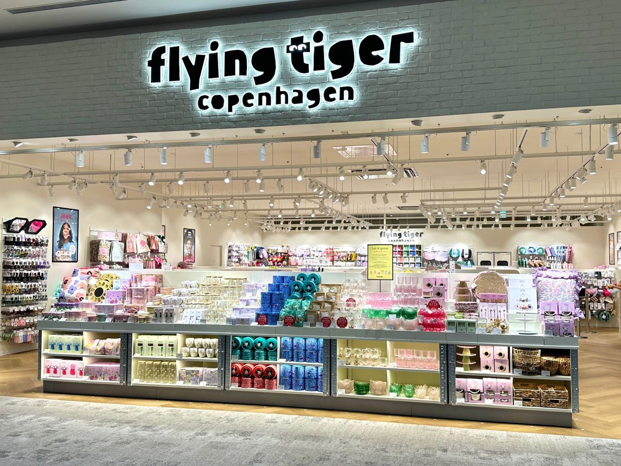 イオンモール沖縄ライカムストア | フライング タイガー  