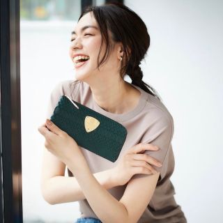 【美品】アタオ　リモ　ケリー　L字ジップ　パイソンルーク　ネイビー 美品】アタオ リモ ケリー L字ジップ パイソンルーク ネイビー