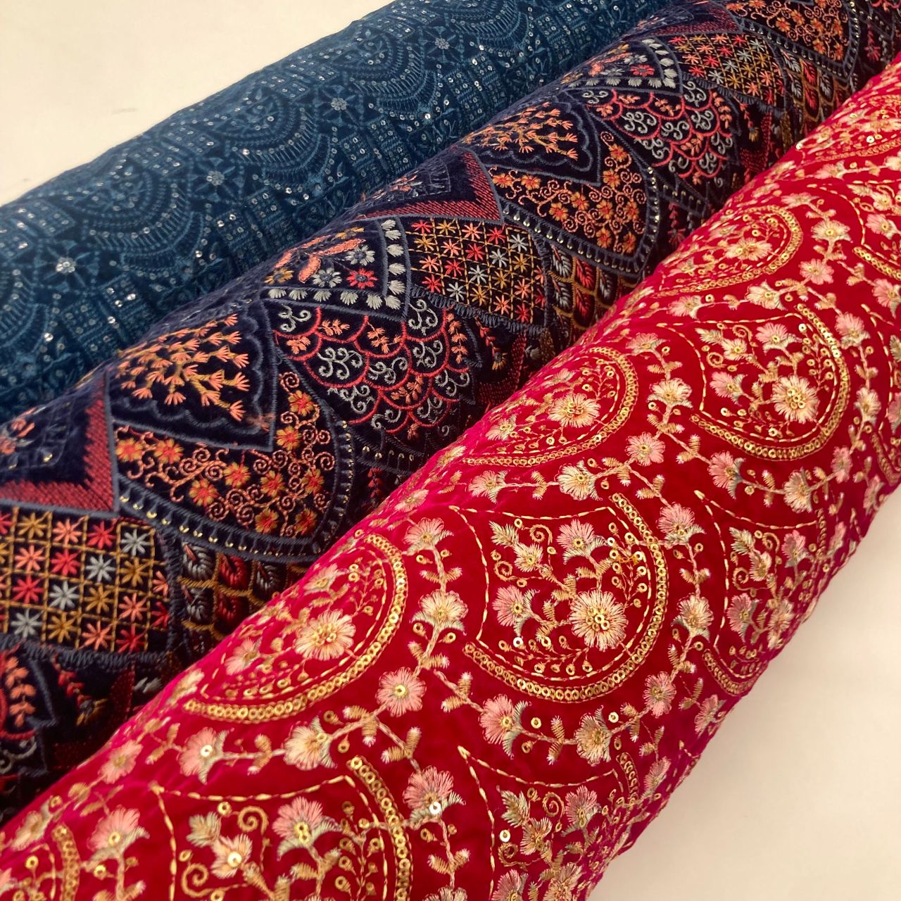 ベルベットの高級感！インド刺繍生地が入荷致しました！ | 10F 衣装