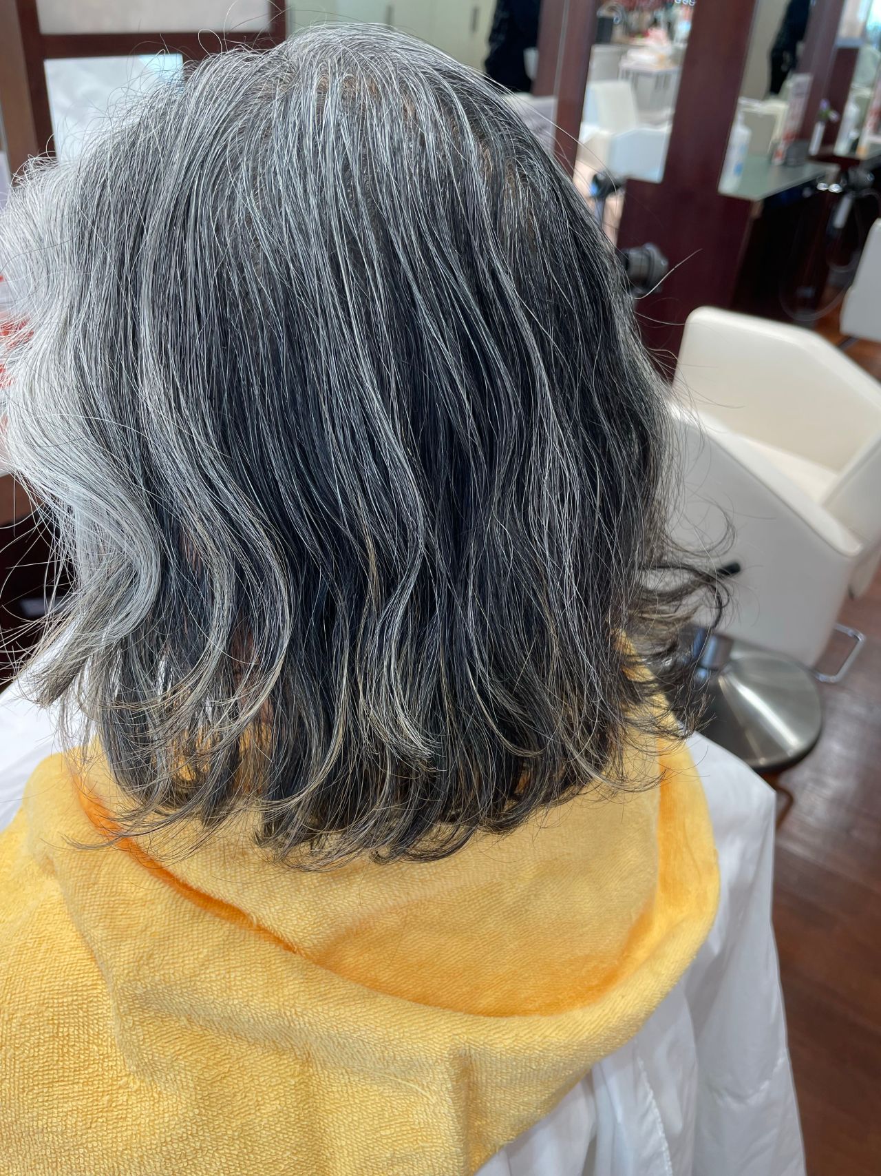 白髪って何ででてくるの 何できらきら 美容室カキモトアームズのオフィシャルサイト