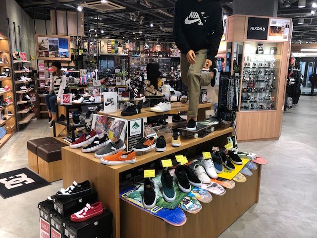 スケシュー スケートボードシューズ の品揃え地域1番宣言 ムラサキパーク 大阪 岸和田 岸和田カンカンベイサイドモール ハウスカード エポスカード 感謝祭 スケシュー エス エメリカ エトニーズ Nikesb Supra Lakai が お得 スケートボード の シューズ が お得