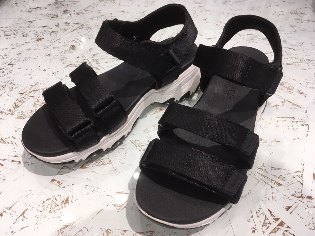 この夏おすすめskechersスポサン 豊川店 フィットハウス公式ショップブログ Fithouseblog